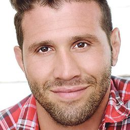 Jonathan Kowalsky 飾演 Hale