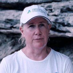 Leigh Baker 飾演 Self - Respiratory Therapist