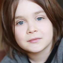 Léo Côté 飾演 Tonito enfant / Pedro (voice)