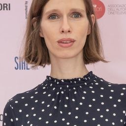 Lili Horváth 飾演 Anya