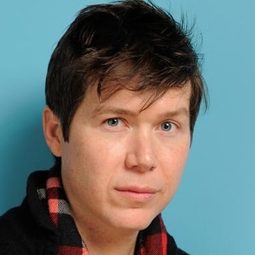 Barlow Jacobs 飾演 Sparks