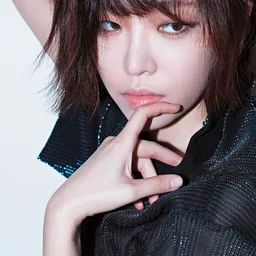 Son Ga-in 飾演 Ga-bi