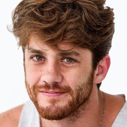 Leonardo Miggiorin 飾演 Batatinha Ferrari