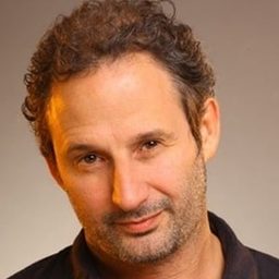 David Masajnik 飾演 Amadeo (voice)