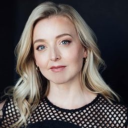 Anna Hardwick - Pride, Prejudice and Mistletoe演員 飾演Caylee