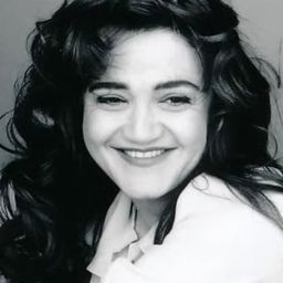 Angelique Rocas 飾演 Henrietta