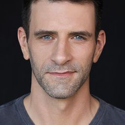 Patrick Zeller - 選舉日演員 飾演Councilman Larry