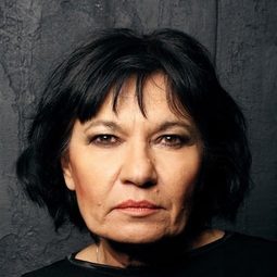 Özay Fecht - 野梨樹演員 飾演Hayriye