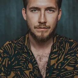 賽巴斯汀·耶森 飾演 Oliver