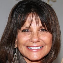 Lynne Spears 飾演 Self