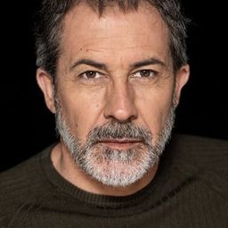 José Navar 飾演 Baldomero