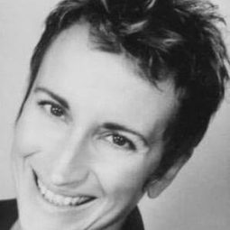 Violetta Sanchez - 艾莉絲的闇影謎情演員 飾演Sarah