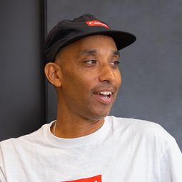 Atiba Jefferson 飾演 