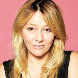 凱塔茲娜·吉阿寇斯塔 飾演 redaktor naczelna pisma kobiecego