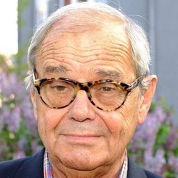 Walter Giller 飾演 Kapitän Hubertus