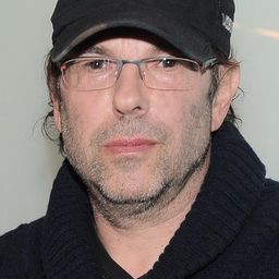 馬奇·戴澤 - Letters to Santa 2導演