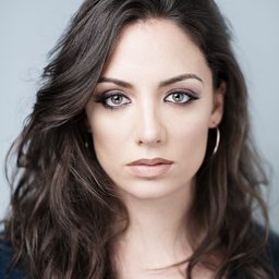 瑪麗亞·艾爾瓦斯 - 父愁者聯盟演員 飾演Jazmín