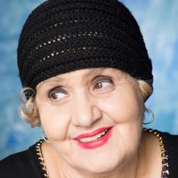 Rodica Mandache 飾演 Floarea Plătici