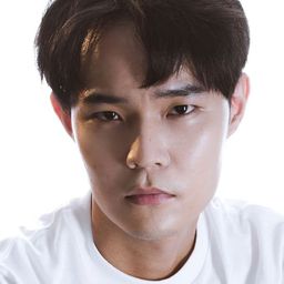 何裕天 飾演 Police officer