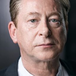 Alec Westwood 飾演 Uncle Fred