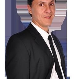 Rômulo Medeiros - 愛的富作用演員 飾演Freitas Executivo Paty