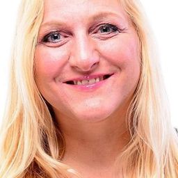 Nicole Holt 飾演 Erica's Mom