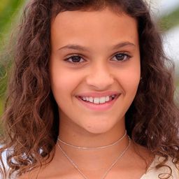 莉露·希奧沃 飾演 Maya