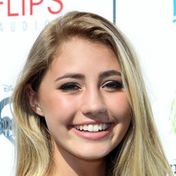 Lia Marie Johnson - 路易斯安納魚子醬演員 飾演Kat