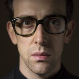 Luca Di Giovanni 飾演 Roberto