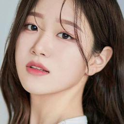 Hong Ha-na-im 飾演 Receptionist