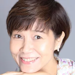 山口由里子 飾演 Nico Robin (voice)