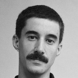 Andrés Mellinas 飾演 Gay 1