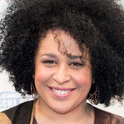 Tania Kross - 歡迎來到荷蘭演員 飾演Opera singer