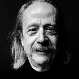 Oriol Genís 飾演 Amigo de Flavio y Claudia