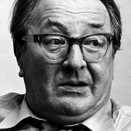 Stanisław Igar 飾演 Minister