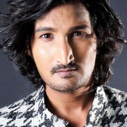 Amit Sharma 飾演 Amit