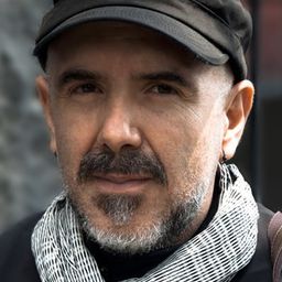 Hari Sama 飾演 Esteban