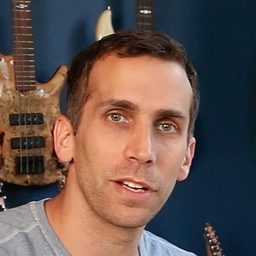 阿莫斯·海勒 飾演 Self