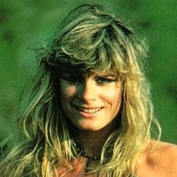 Lory Green - Hard Ticket to Hawaii演員 飾演Rosie