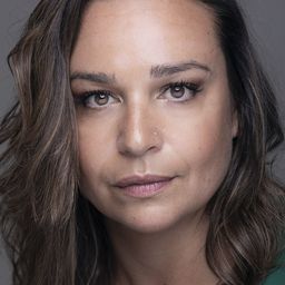 Catarina Guerreiro 飾演 Empregada da Agência de Viagens