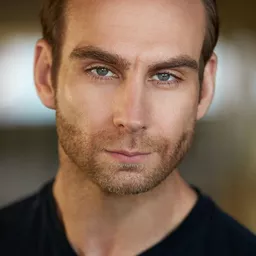 David Meadows 飾演 Chris