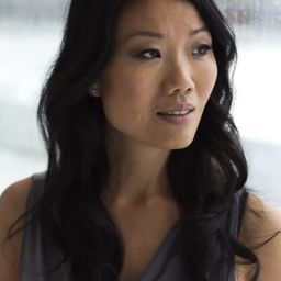 Mona Grenne 飾演 Friend with an apartment