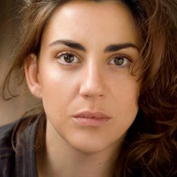 Oti Manzano 飾演 Erik's Mother