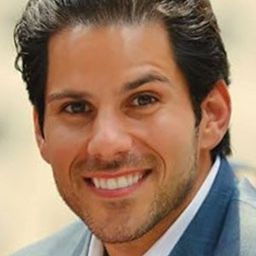 Mike Dusi 飾演 Camera Man