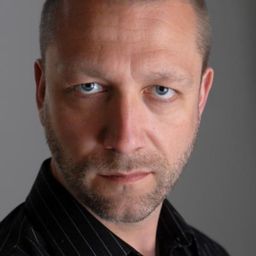 Glenn Salvage 飾演 Father Salvage, The Priest