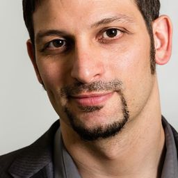 Robbie Dias - 獨佔情人演員 飾演Officer (uncredited)