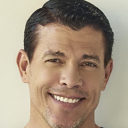 Al Coronel 飾演 Federale Commander