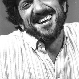 Gigi Proietti 飾演 Mangiafuoco