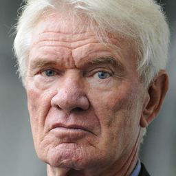 Burkhard Driest 飾演 Horst