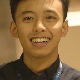 Fajar Nugra 飾演 Ujang